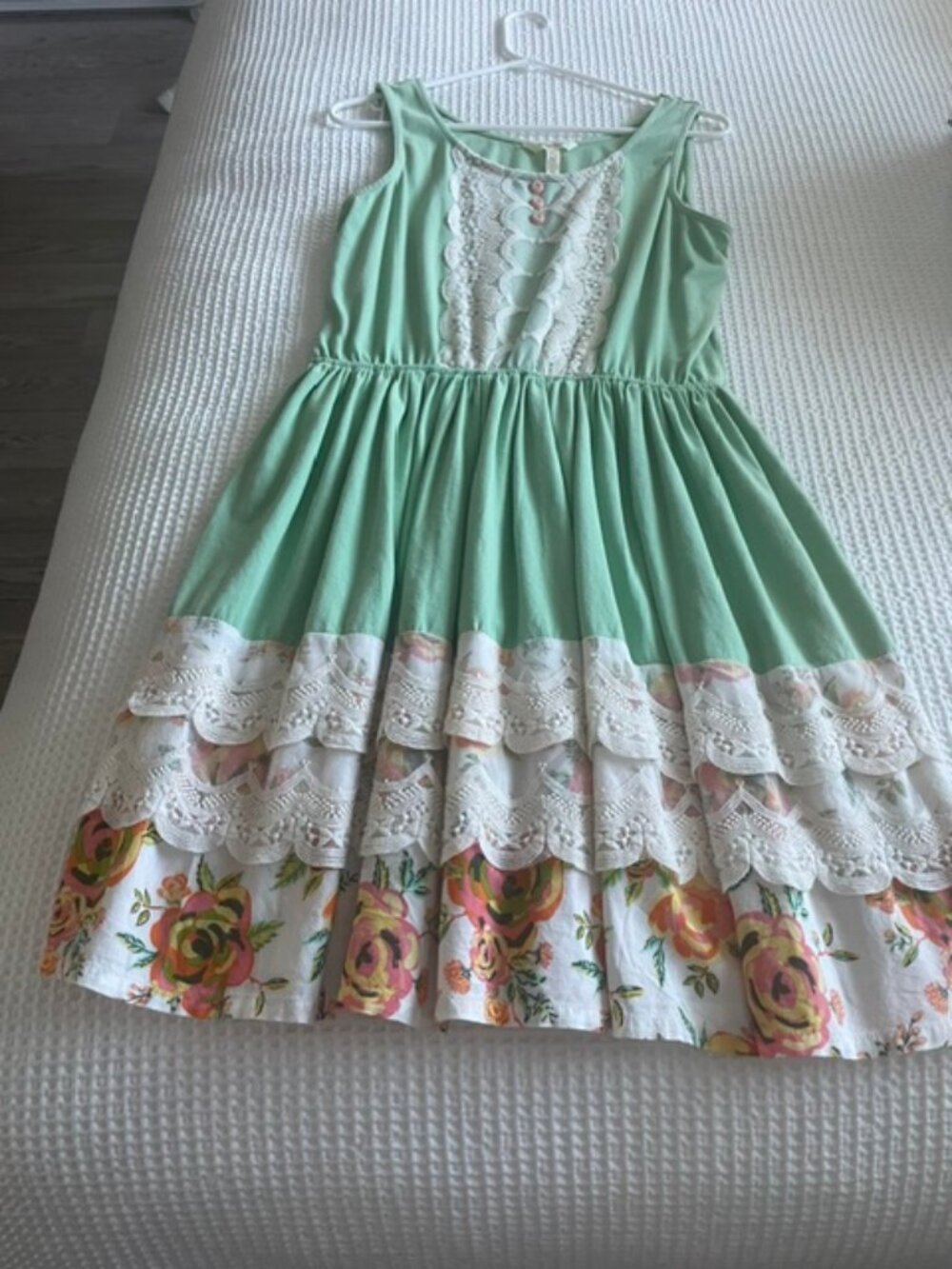 LIGHT GREEN FRILLY SUMMER DRESS